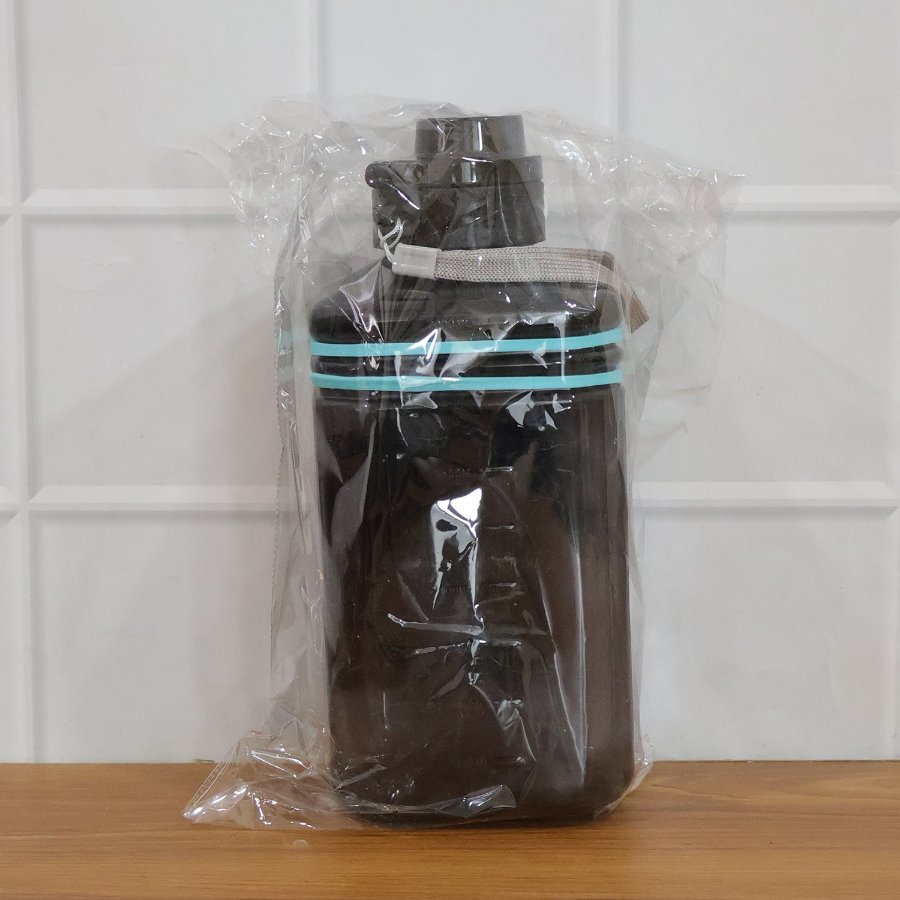 AquaGrip — Large Square Gallon Water Bottle with Handle, 1500ml